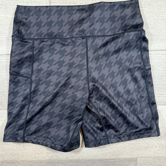 Constantly varied gear Houndstooth shorts 7" seam womens gym shorts x-large - Picture 2 of 4